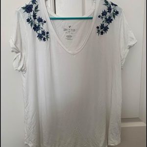 American Eagle White V-neck